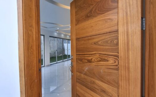 VENDO CASA CON AMPLIA ILUMINACION EN ARROYO HONDO III