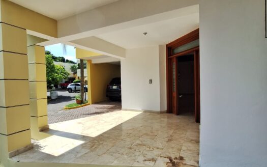 CASA MODERNA EN LAS PRADERAS – 2 NIVELES | 300 m² | PROYECTO CERRADO