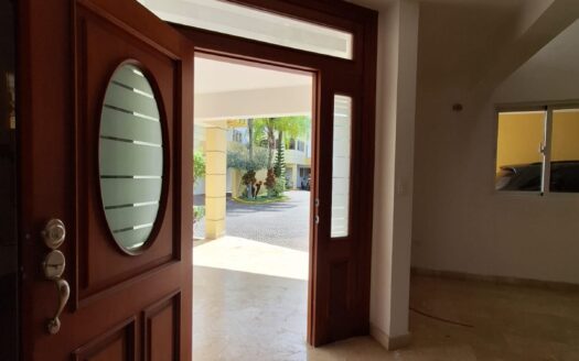 CASA MODERNA EN LAS PRADERAS – 2 NIVELES | 300 m² | PROYECTO CERRADO