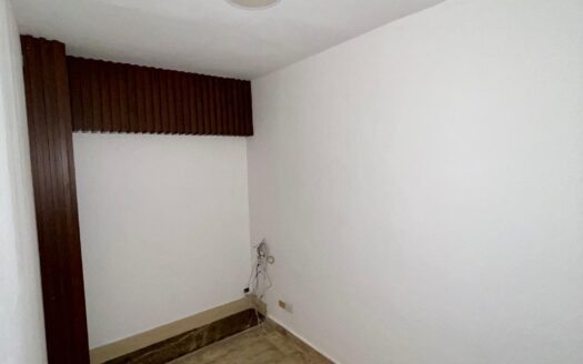 LOCAL EN ALQUILER EVARISTO MORALES ZONA ESTRATEGICA PARA NEGOCIO